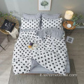 Design a strisce stampate per set di biancheria da letto